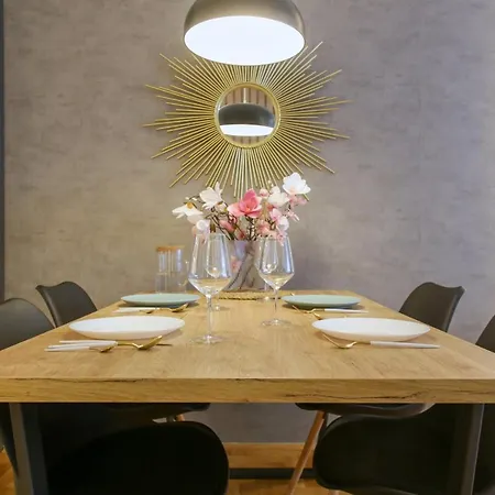 Supernova Center - Free Private Parking *